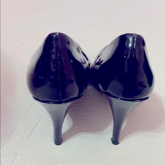 Black Closed Toe Heels - Picture 3 of 4